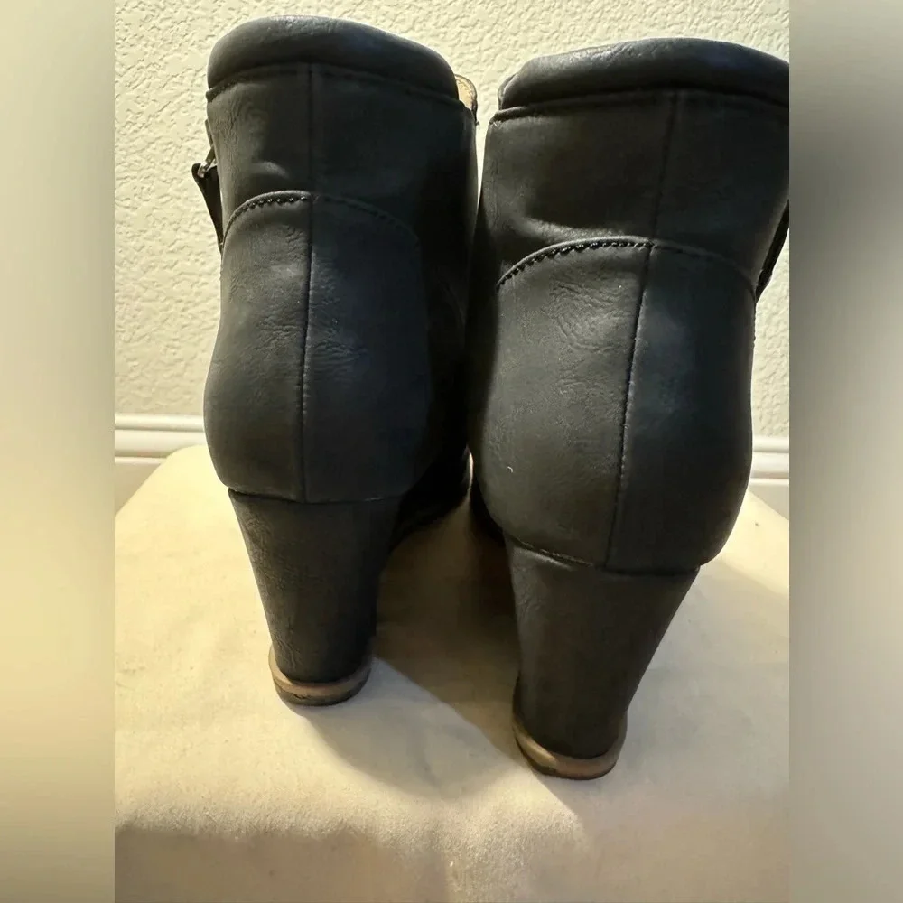 Soul by Naturalizer Women's Size 6W Shoes Black Wedge Bootie Side Zip
